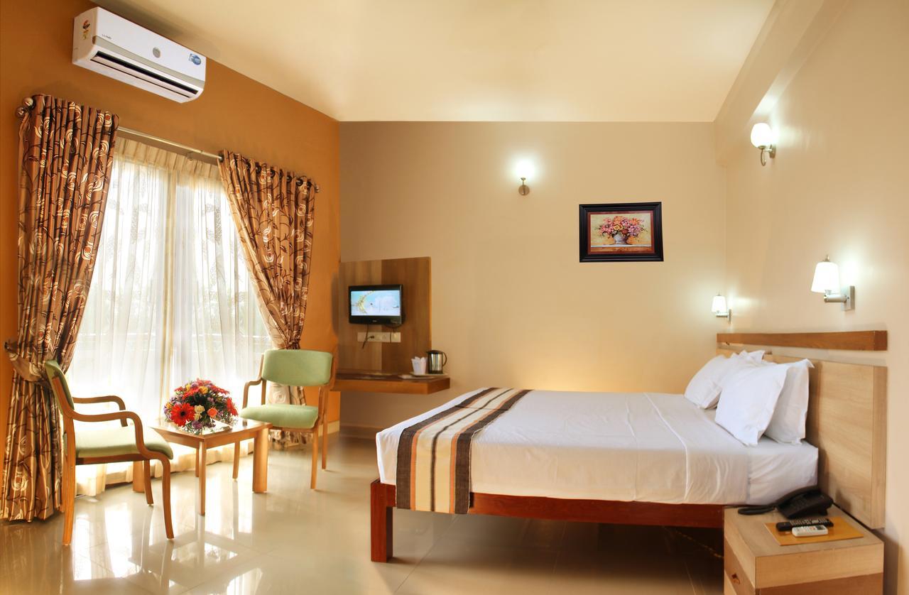 Hotel Polariz Parassinikkadavu Chambre photo