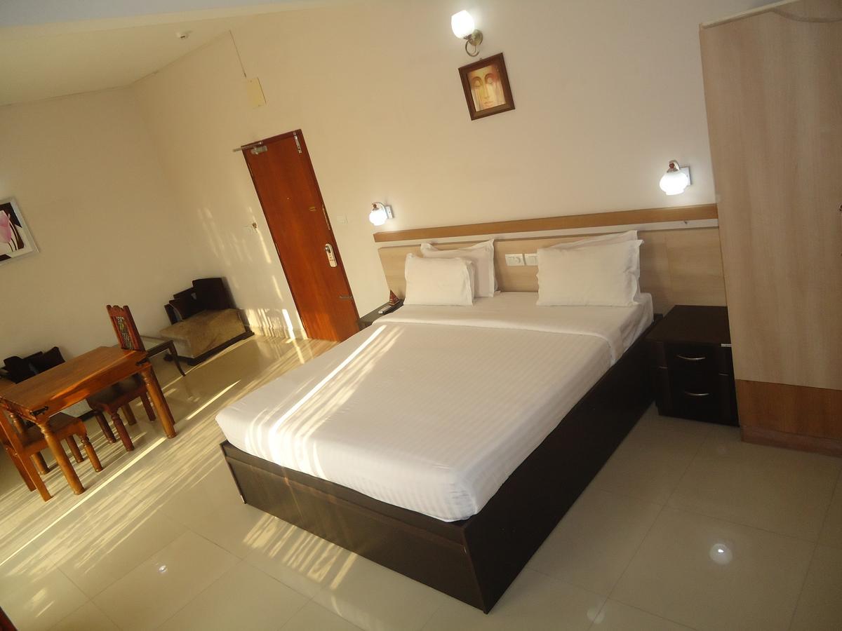 Hotel Polariz Parassinikkadavu Chambre photo