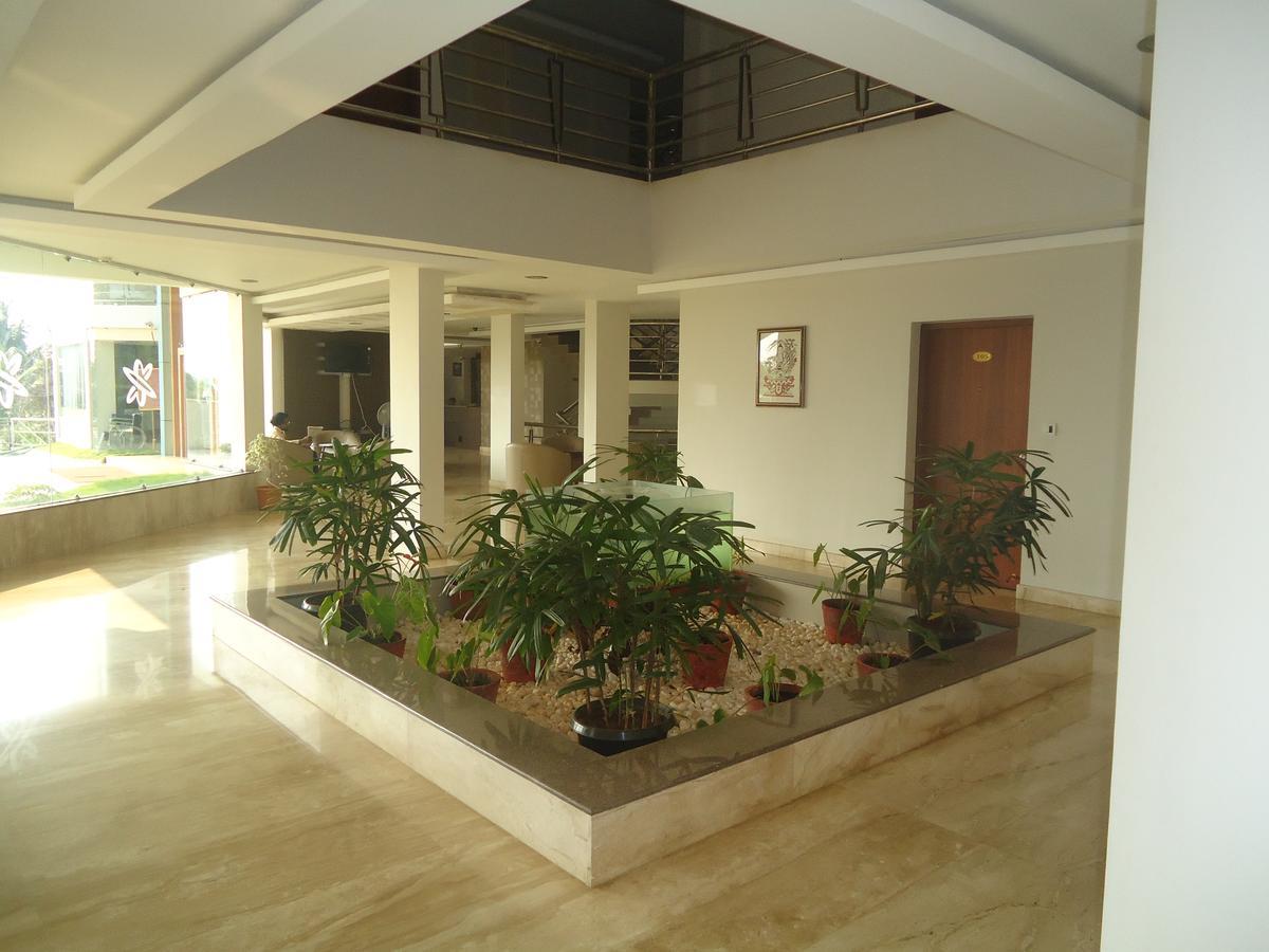 Hotel Polariz Parassinikkadavu Extérieur photo