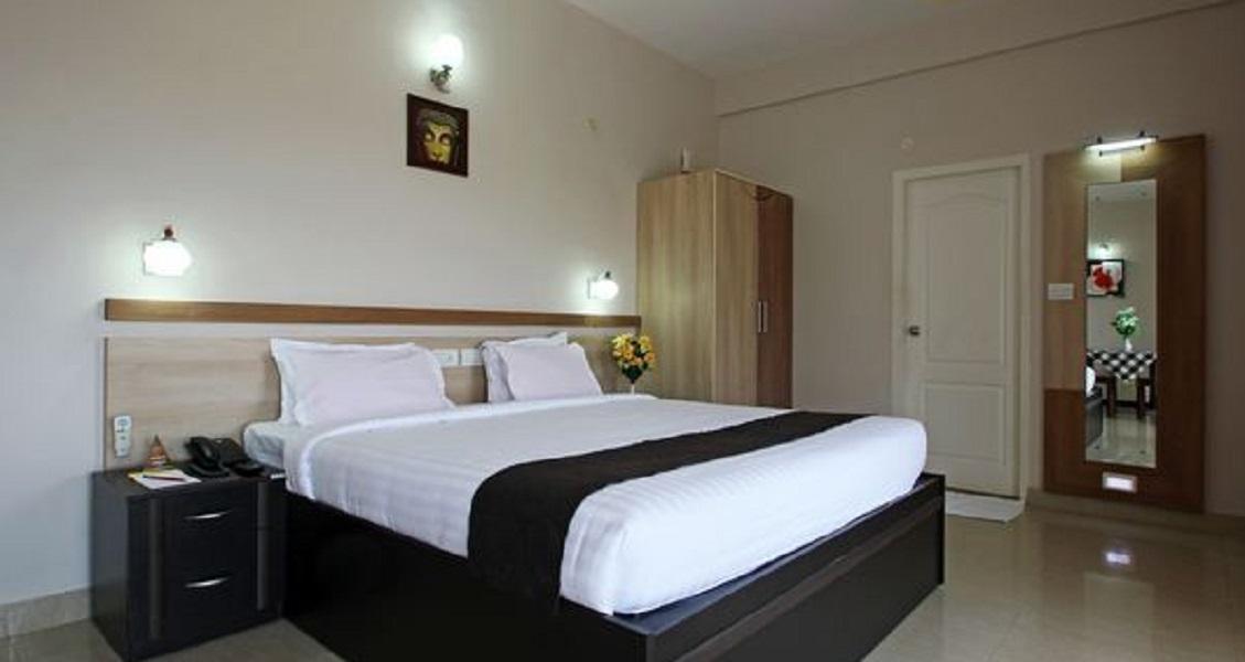 Hotel Polariz Parassinikkadavu Extérieur photo